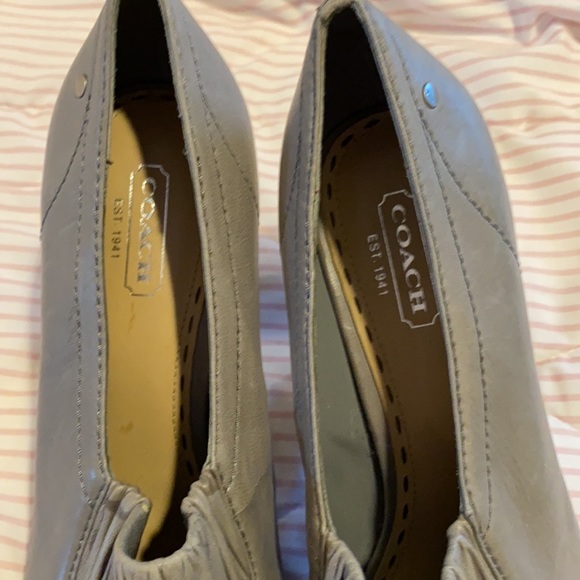 Coach women shoe size 8 - Picture 7 of 9